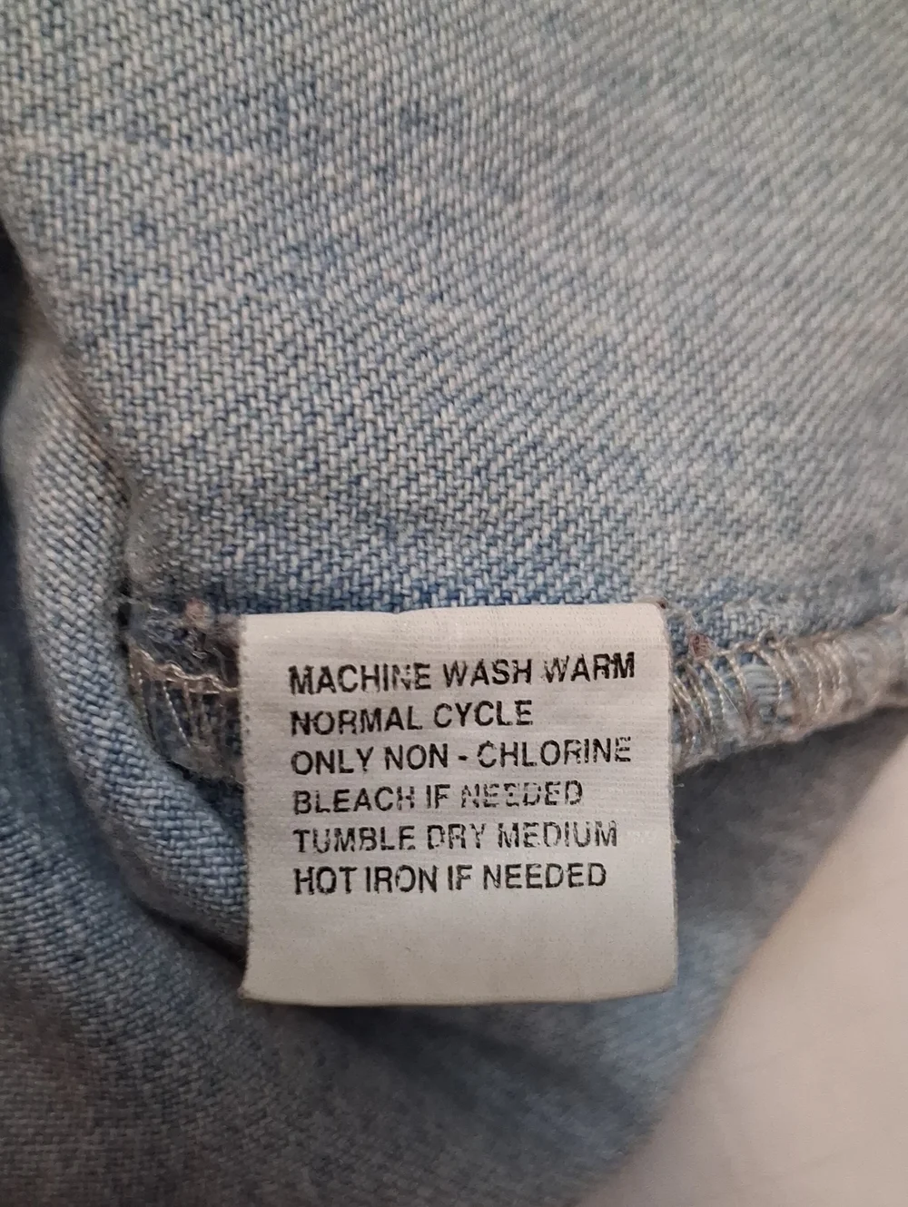Levi's Size Large Men's Light Blue Wash Denim Button-Up Shirt (Red Tab).
